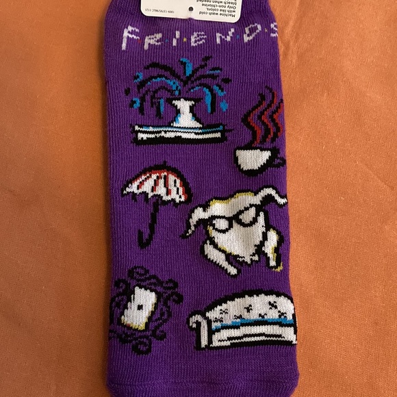 FRIENDS No-Show Socks & Taste Beauty Coffee Cup Shaped Lip Balm Gift Set - Picture 3 of 7